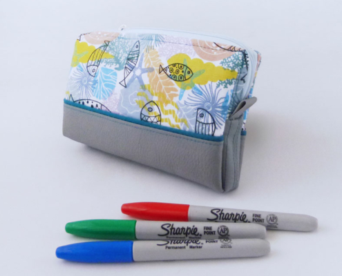 Petite trousse simili gris et coton poissons