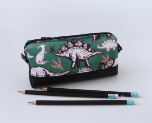 Petite trousse simili noir et coton dinosaures